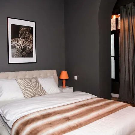 W1 Apartahotel *
